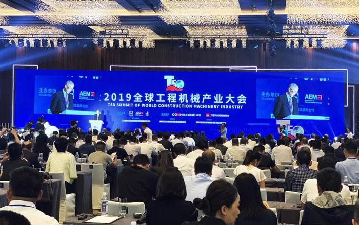 双喜临门！买球站欧洲杯足球压球网囊括两项工程机械行业大奖