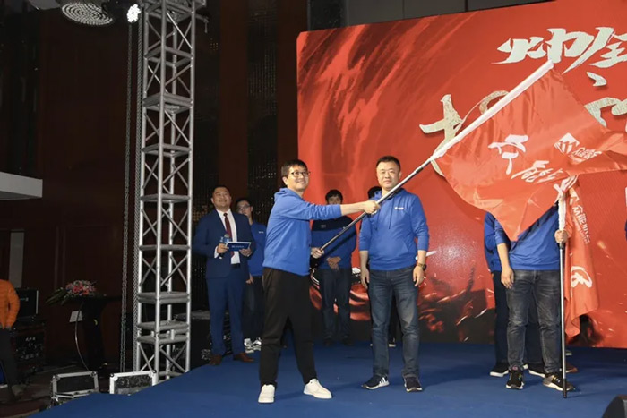 买球站欧洲杯足球压球网“火力全开·赢战2021”业务启动大会在南京隆重召开-6.jpg